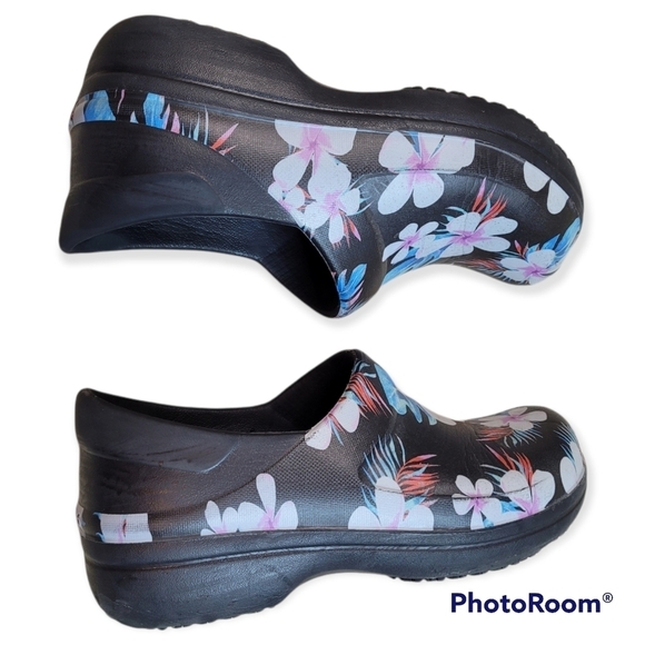 Crocs Dual Comfort Floral Clogs Women's 6 - Picture 6 of 8